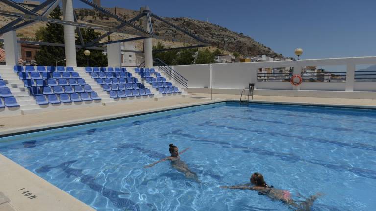 Vecinos piden a Deportes que no olvide la piscina del Tomillo Vecinos piden a Deportes que no olvide la piscina del Tomillo