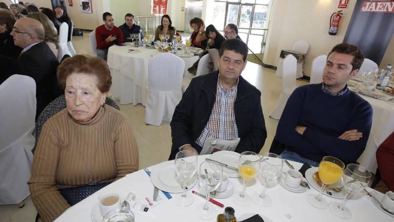 Los asistentes al acto Los asistentes al acto