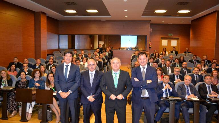 CaixaBank analiza el sector CaixaBank analiza el sector