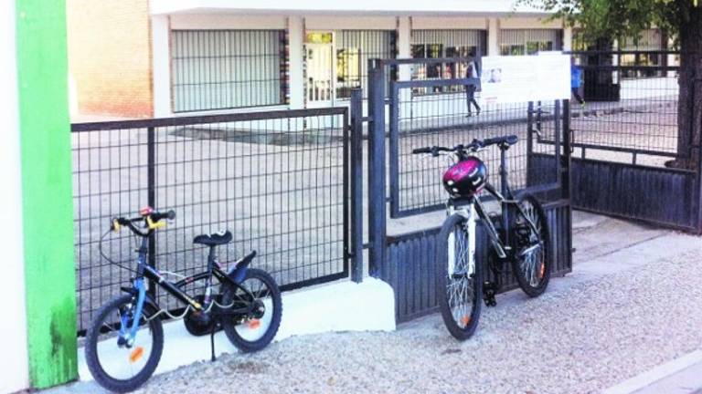 Un colegio deniega un “aparcabicis” a un alumno