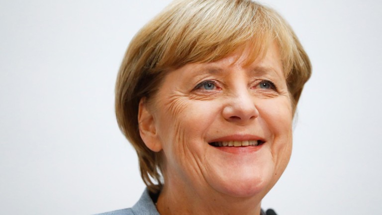 Merkel asume la culpa de la polarización política