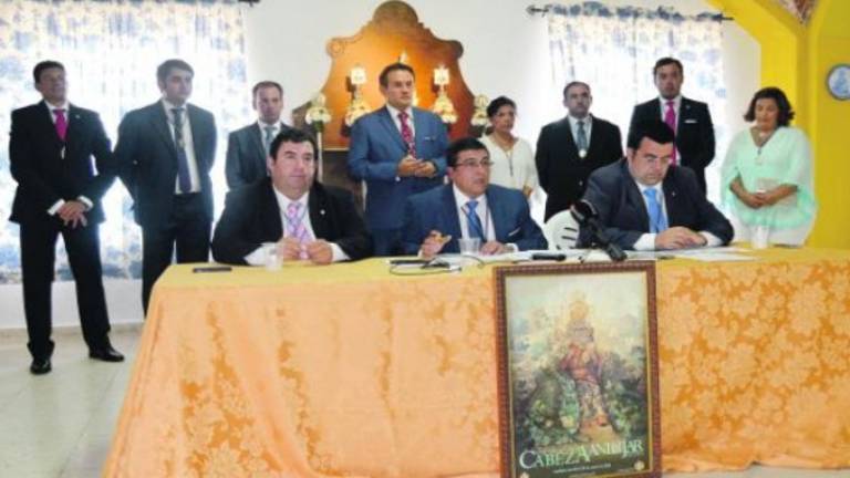 La Cofradía se enfrenta a los Trinitarios y al Obispado La Cofradía se enfrenta a los Trinitarios y al Obispado