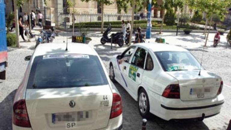 Guerra fría entre taxistas y Uber Guerra fría entre taxistas y Uber