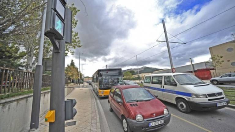 Uno de los semáforos de la carretera de Madrid falla y genera atascos Uno de los semáforos de la carretera de Madrid falla y genera atascos