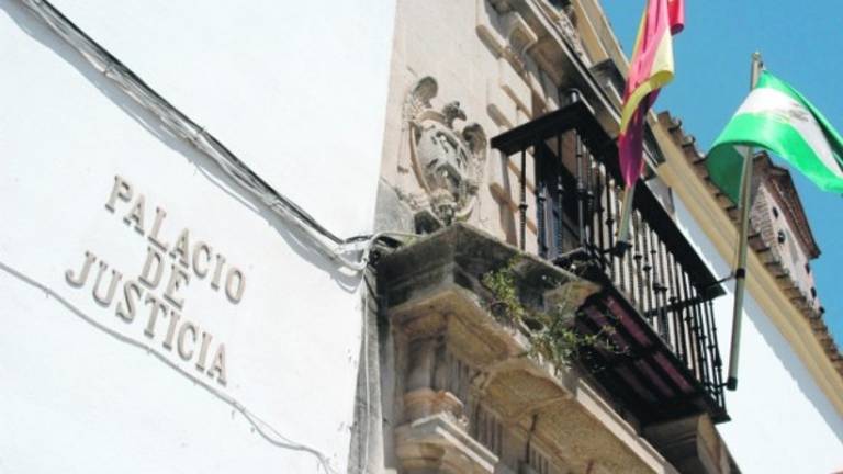 Al calabozo por golpear a su esposa en la noche de bodas Al calabozo por golpear a su esposa en la noche de bodas