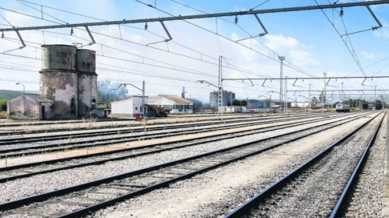 Servicios “bajo mínimos” en el sector del ferrocarril Servicios “bajo mínimos” en el sector del ferrocarril