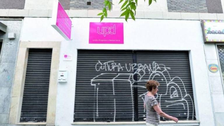 UPyD sucumbe ante la “ola de cambio” y cierra su sede UPyD sucumbe ante la “ola de cambio” y cierra su sede