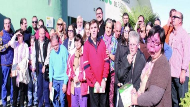 Alumnos del centro La Peña y Andaltec, por la integración Alumnos del centro La Peña y Andaltec, por la integración