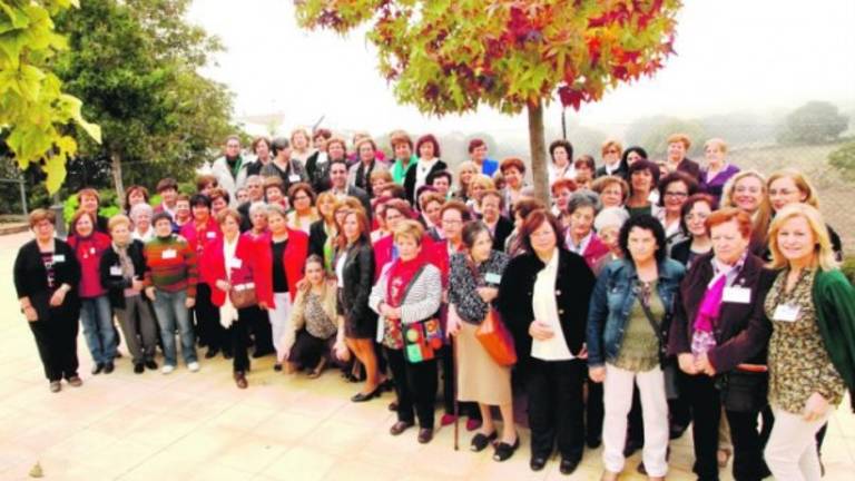Más de cien mujeres hablan de asociacionismo femenino Más de cien mujeres hablan de asociacionismo femenino