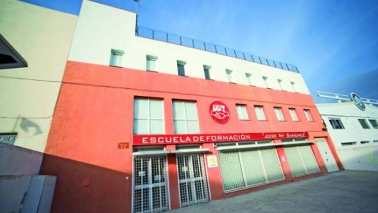 UGT se queda sin cursos de formación y cierra su edificio UGT se queda sin cursos de formación y cierra su edificio