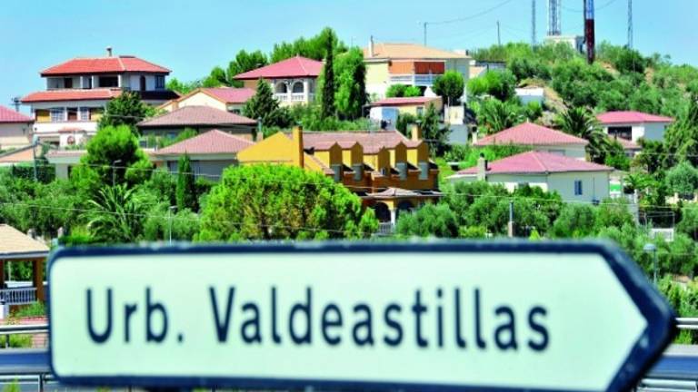 Prohibido hacer obras en casa en Valdeastillas Prohibido hacer obras en casa en Valdeastillas