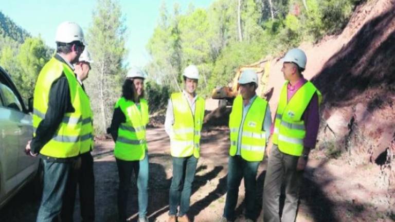 Mejoras en la pista forestal del cementerio de Coto Ríos