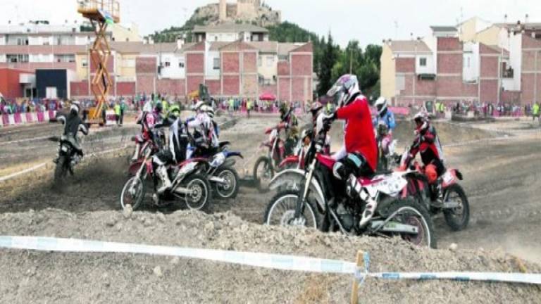 Cincuenta y cinco pilotos en el trepidante Enduro Solidario Cincuenta y cinco pilotos en el trepidante Enduro Solidario