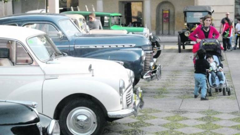 Una mirada a los coches del pasado Una mirada a los coches del pasado
