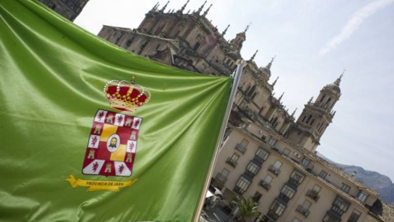 La mitad de los pueblos no luce la bandera provincial