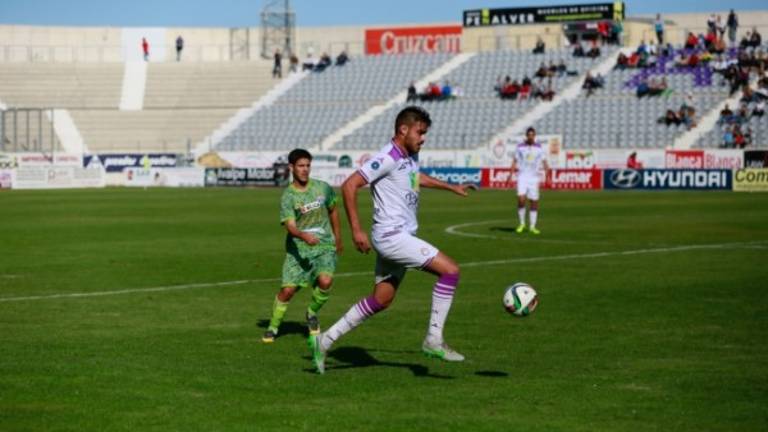 El cero reina en La Victoria entre el Real Jaén y La Hoya (0-0) El cero reina en La Victoria entre el Real Jaén y La Hoya (0-0)