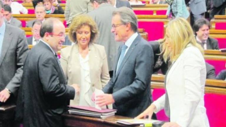 El frente soberanista exhibe su división en el Parlament El frente soberanista exhibe su división en el Parlament
