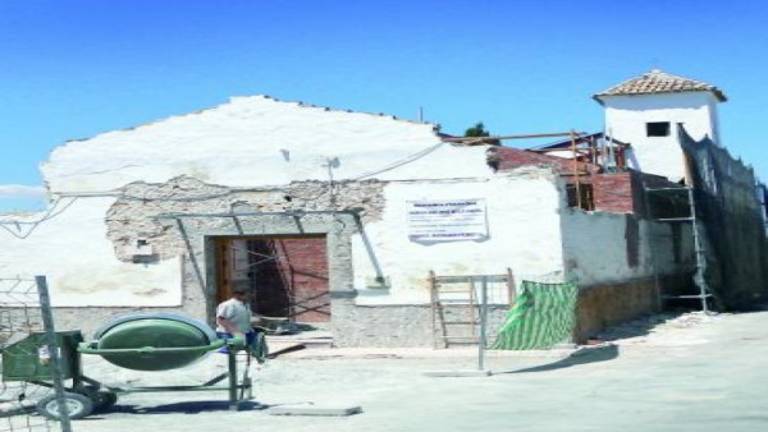 Reconstrucción de la iglesia que se derrumbó en octubre de 2012 Reconstrucción de la iglesia que se derrumbó en octubre de 2012