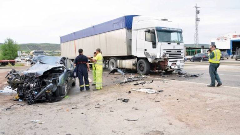 Heridos una pareja y sus dos hijos en un accidente en Linares-Baeza