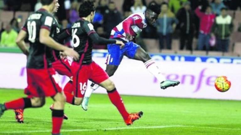 El Villarreal rasca un punto y el Granada “ruge” El Villarreal rasca un punto y el Granada “ruge”