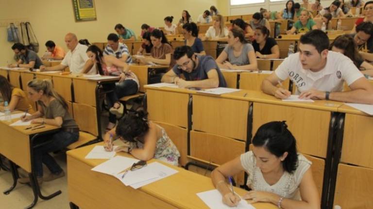 Más de 3.600 aspirantes buscan plaza en Infantil, Primaria e inspectores Más de 3.600 aspirantes buscan plaza en Infantil, Primaria e inspectores