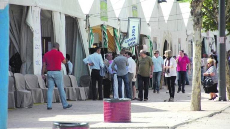 El suelo municipal del ferial ya está cubierto de caseteros El suelo municipal del ferial ya está cubierto de caseteros