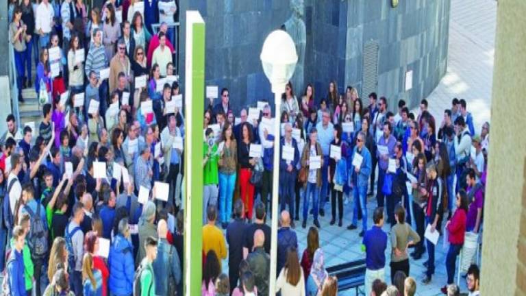La comunidad universitaria arropa a Ángel antes del juicio La comunidad universitaria arropa a Ángel antes del juicio