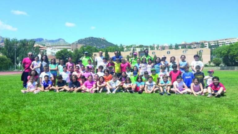 Los niños aprenden con el atletismo en la Salobreja Los niños aprenden con el atletismo en la Salobreja