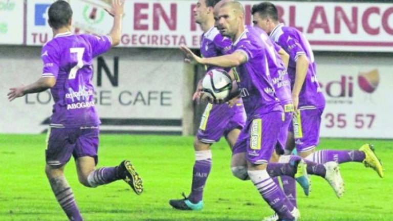 El Real Jaén emerge como un titán en la lluvia El Real Jaén emerge como un titán en la lluvia
