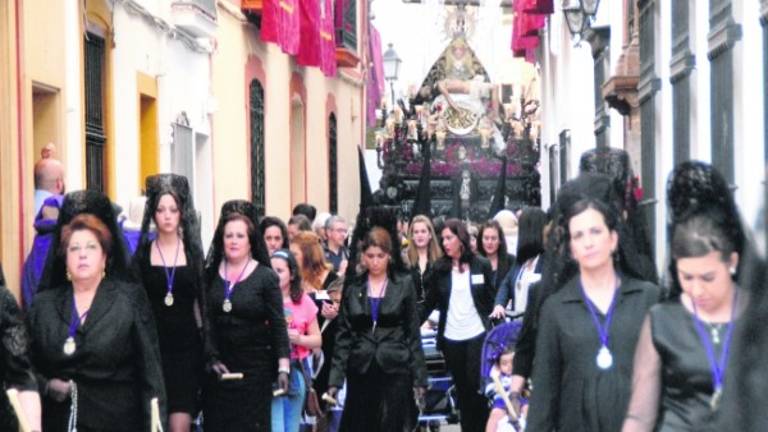 Luto y dolor en el culmen de la Pasión de la ciudad Luto y dolor en el culmen de la Pasión de la ciudad