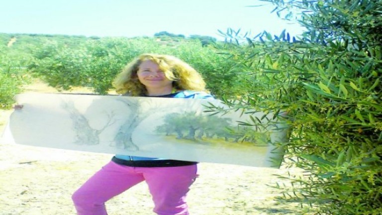 Flavia Totoro, una gran pintora enamorada del mar de olivos