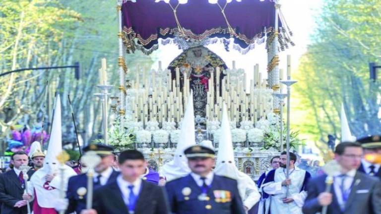 La poesía sale en la procesión