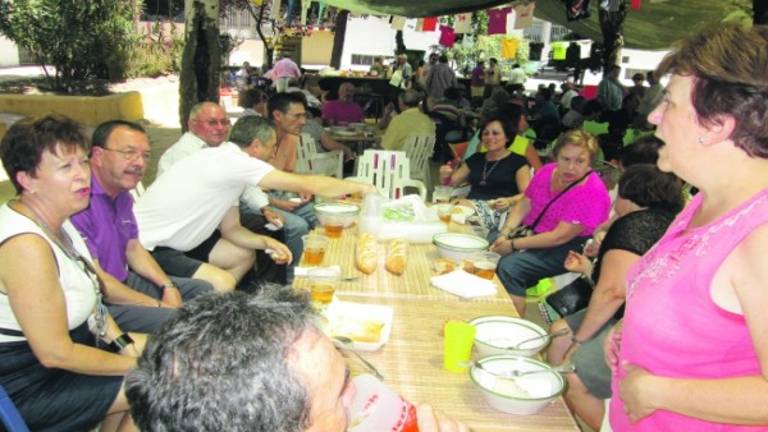 Reparto de 15.300 euros para actividades de índole cultural Reparto de 15.300 euros para actividades de índole cultural
