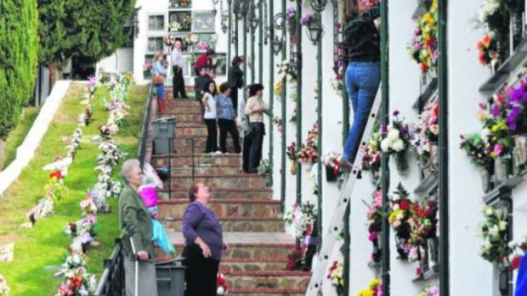 Quejas por la subida de las tasas en el cementerio Quejas por la subida de las tasas en el cementerio
