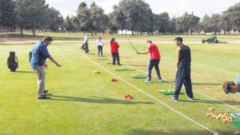 Una lanza por la integración mediante la práctica del golf Una lanza por la integración mediante la práctica del golf