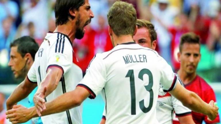 Alemania se exhibe en su debut con un fútbol vertical Alemania se exhibe en su debut con un fútbol vertical