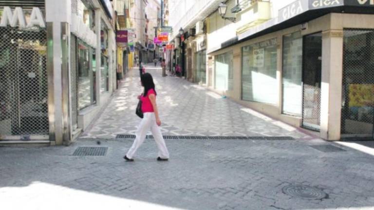 ¿Hay un Adán que mira desde un balcón de la calle Espartería?