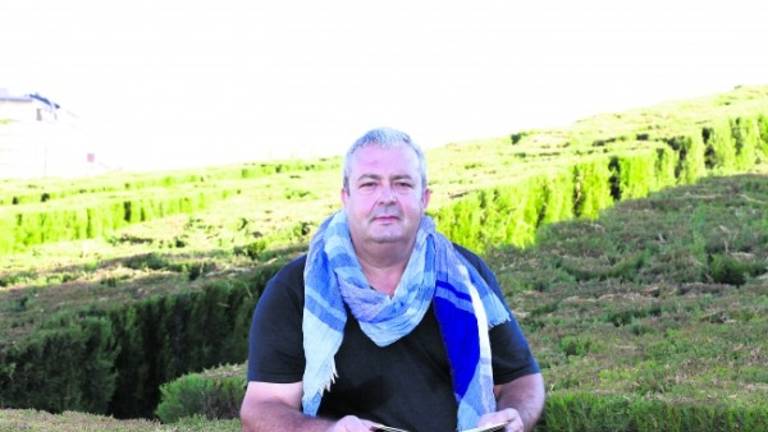 Antonio Manuel Ramos, el sonetista romántico debuta Antonio Manuel Ramos, el sonetista romántico debuta