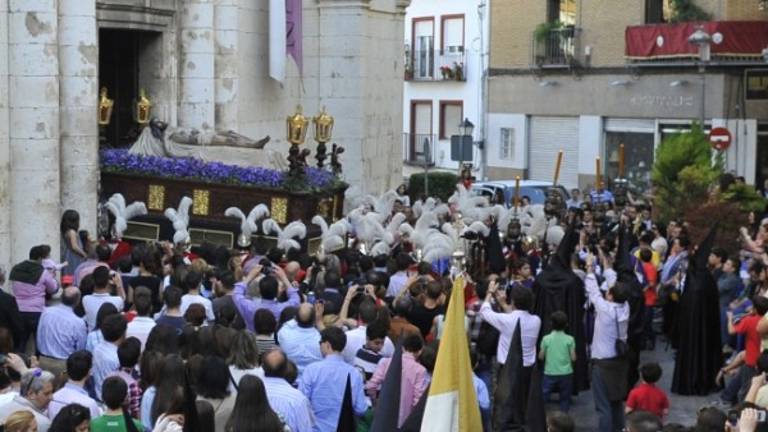 El Señor muerto de Unguetti recibe sepultura en las calles de la ciudad