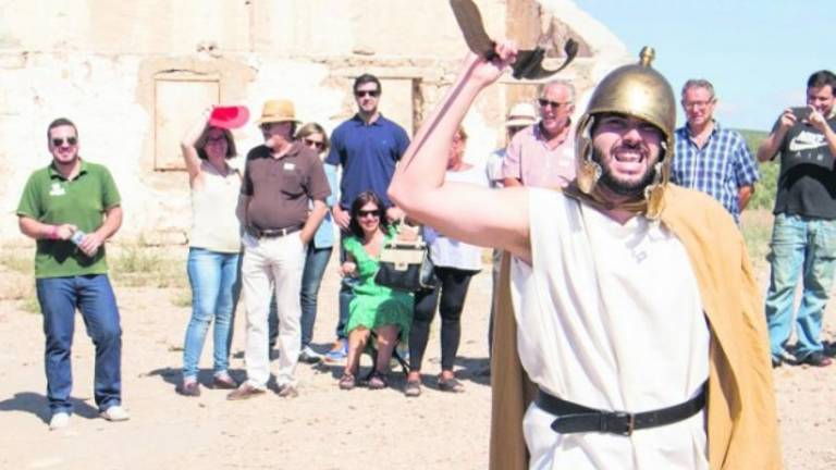 Cástulo se llena de personajes de historia Cástulo se llena de personajes de historia