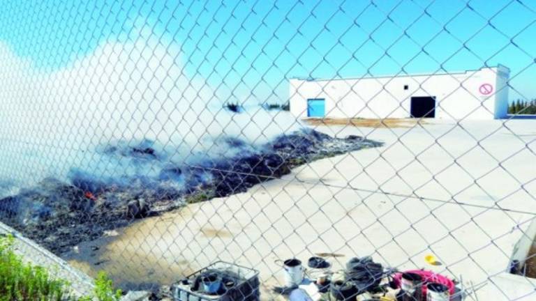 Incendio en una antigua planta de biomasa de Mancha Real Incendio en una antigua planta de biomasa de Mancha Real