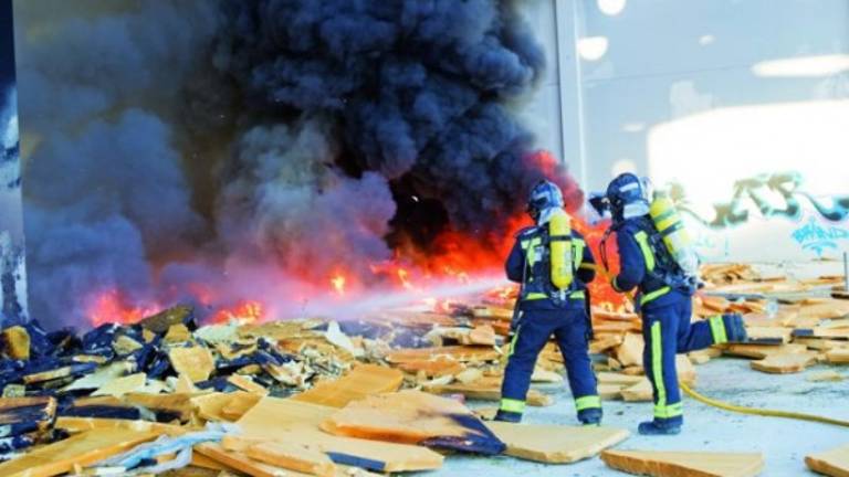 La ruina de la fábrica de Dhul se agranda con otro incendio La ruina de la fábrica de Dhul se agranda con otro incendio