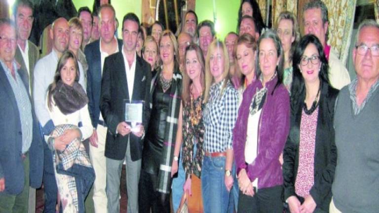Arquillos festeja con Enrique Ponce su nueva peña taurina Arquillos festeja con Enrique Ponce su nueva peña taurina