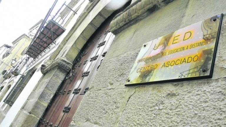 La UNED se embarca en su trigésimo aniversario La UNED se embarca en su trigésimo aniversario