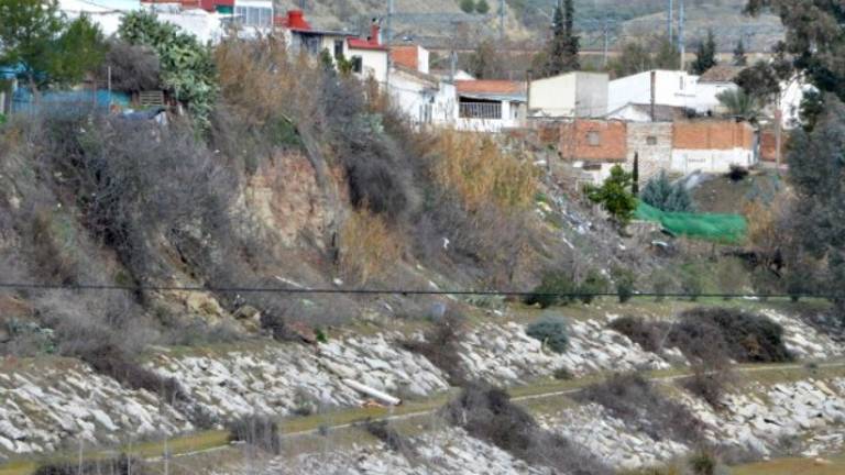 El desprendimiento de taludes causa daños en la zona de Linares-Baeza El desprendimiento de taludes causa daños en la zona de Linares-Baeza
