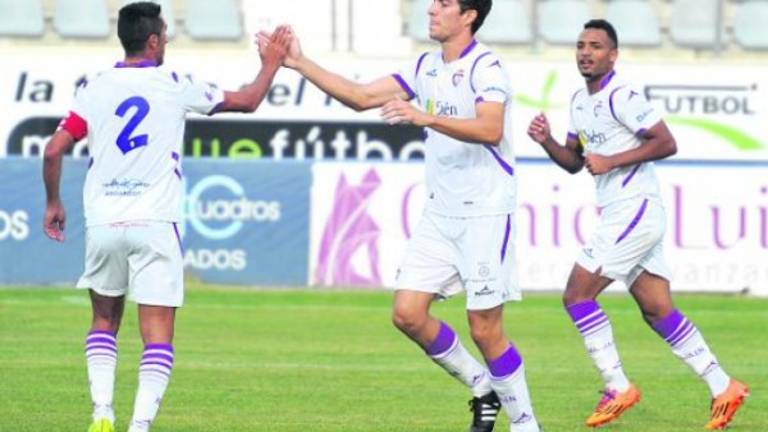 El Real Jaén saca brillo a su pegada ante un rival El Real Jaén saca brillo a su pegada ante un rival