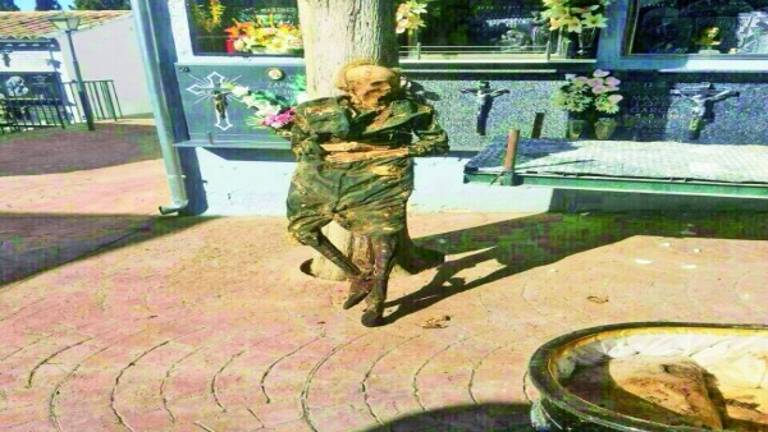 El misterioso caso de un cadáver fuera de su tumba El misterioso caso de un cadáver fuera de su tumba
