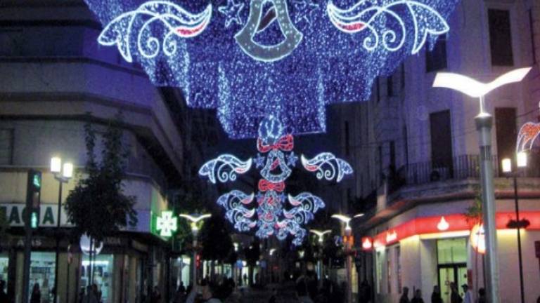 La ciudad se viste de luz y color La ciudad se viste de luz y color