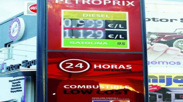 El gasóleo se vende a menos de un euro en 36 gasolineras El gasóleo se vende a menos de un euro en 36 gasolineras