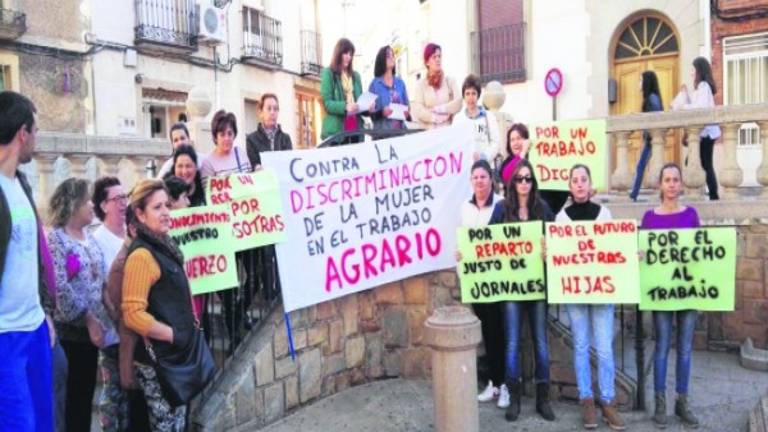 Unas jornaleras en lucha